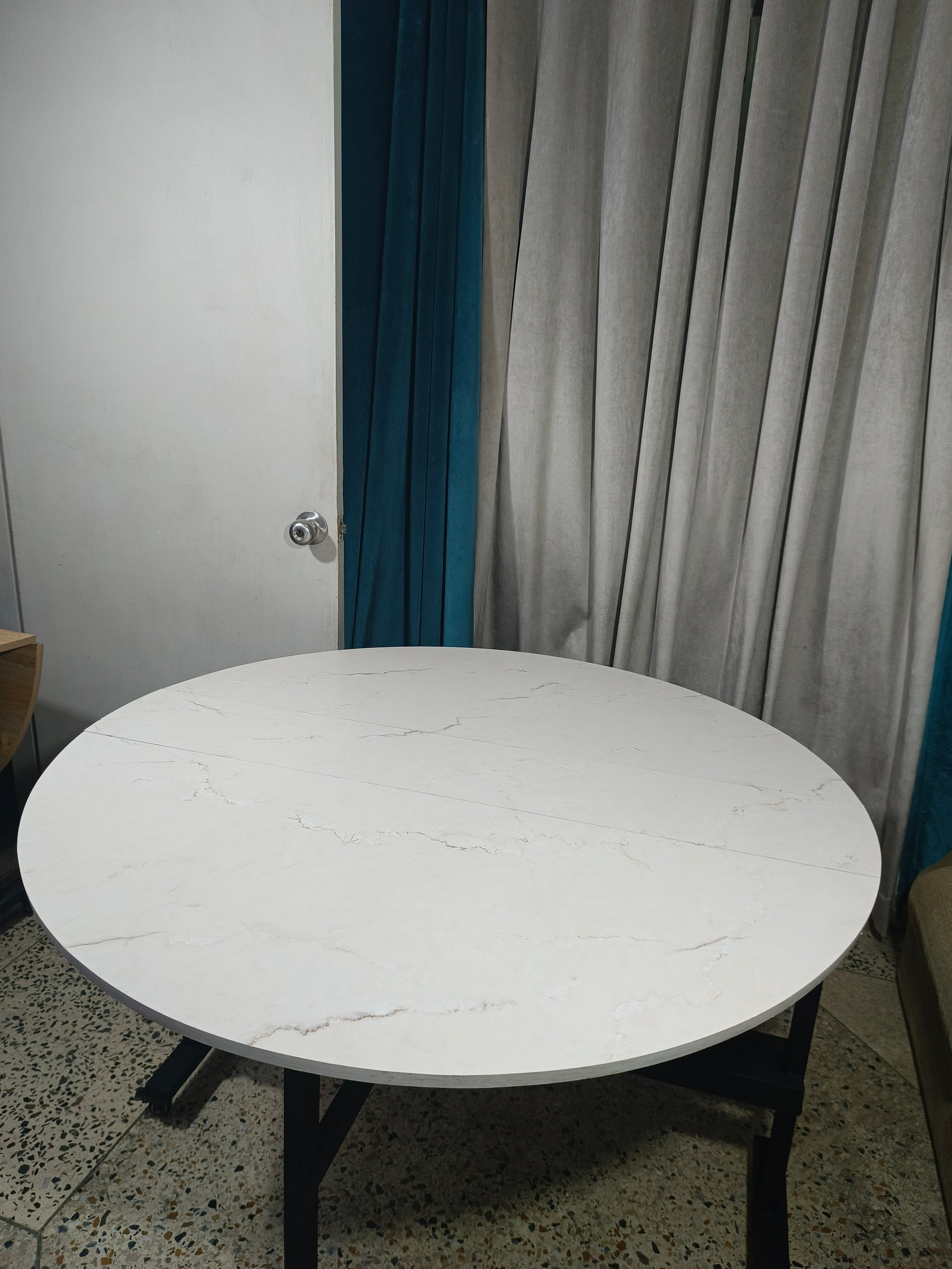 Foldable Round Table