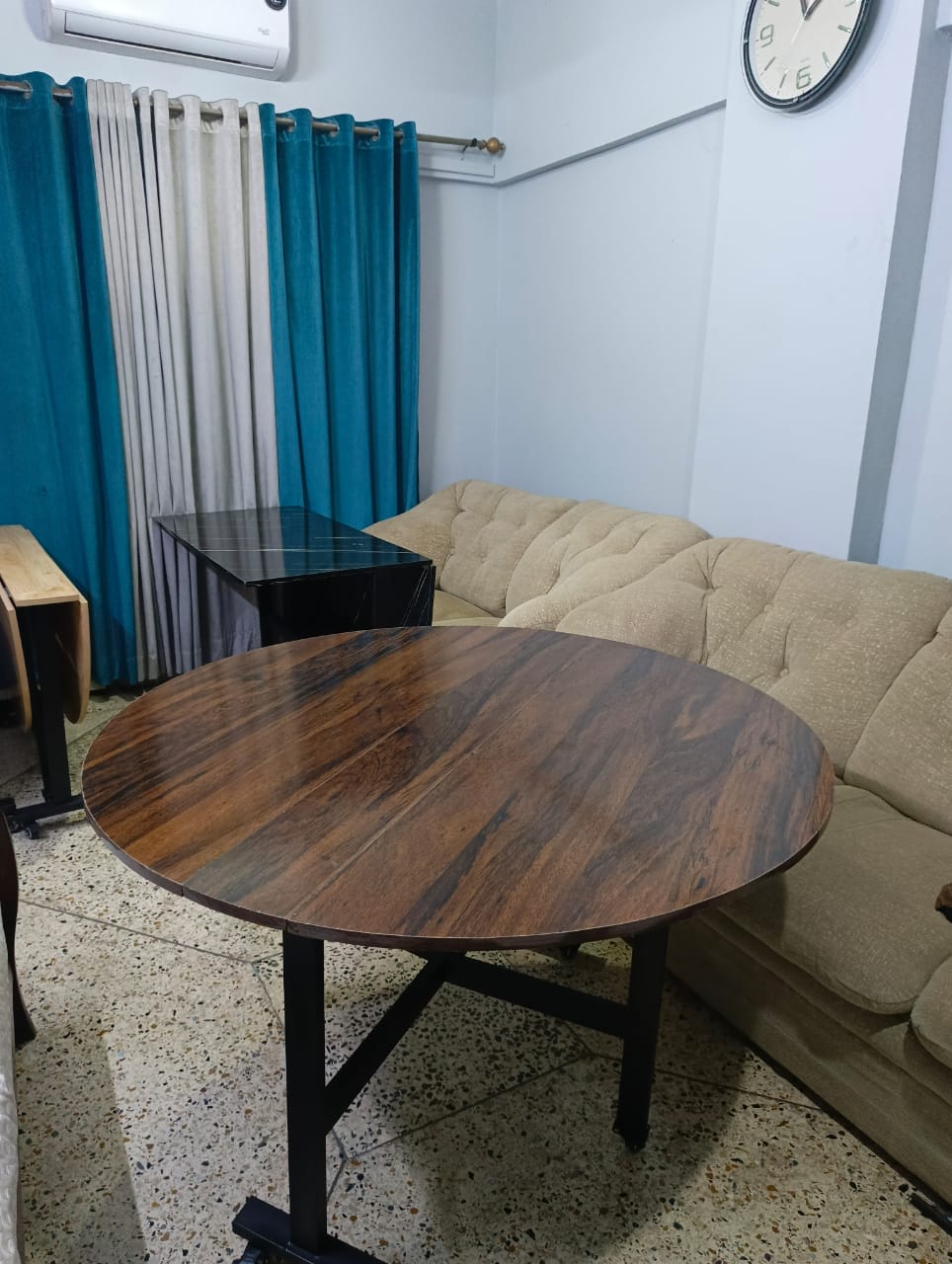 Foldable Round Table