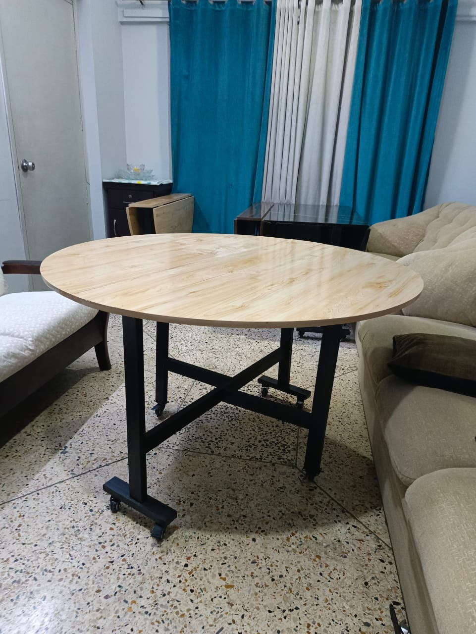 Foldable Round Table