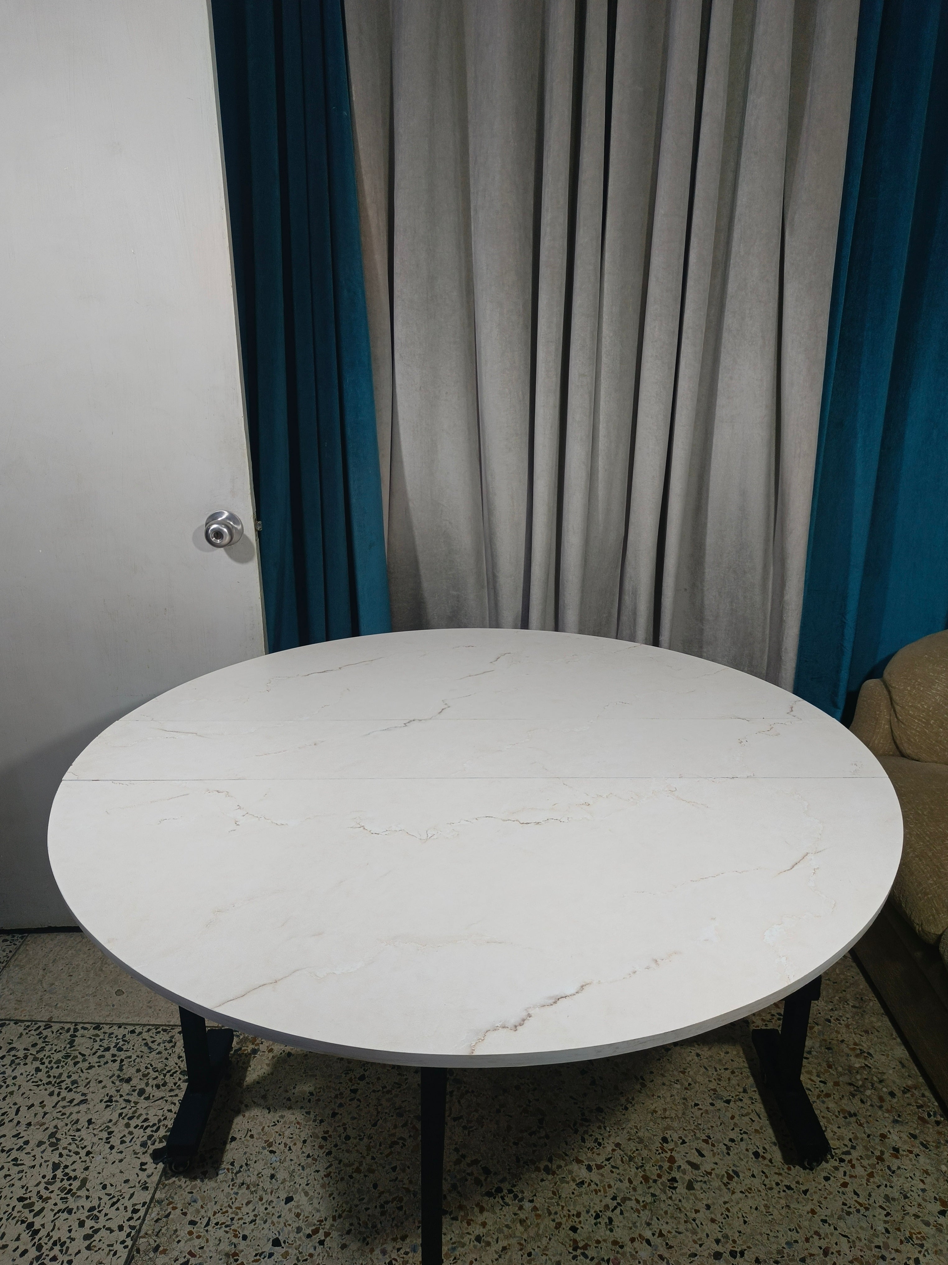 Foldable Round Table