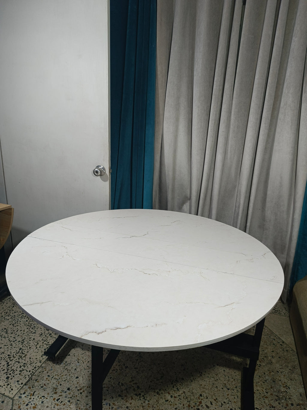 Foldable Round Table