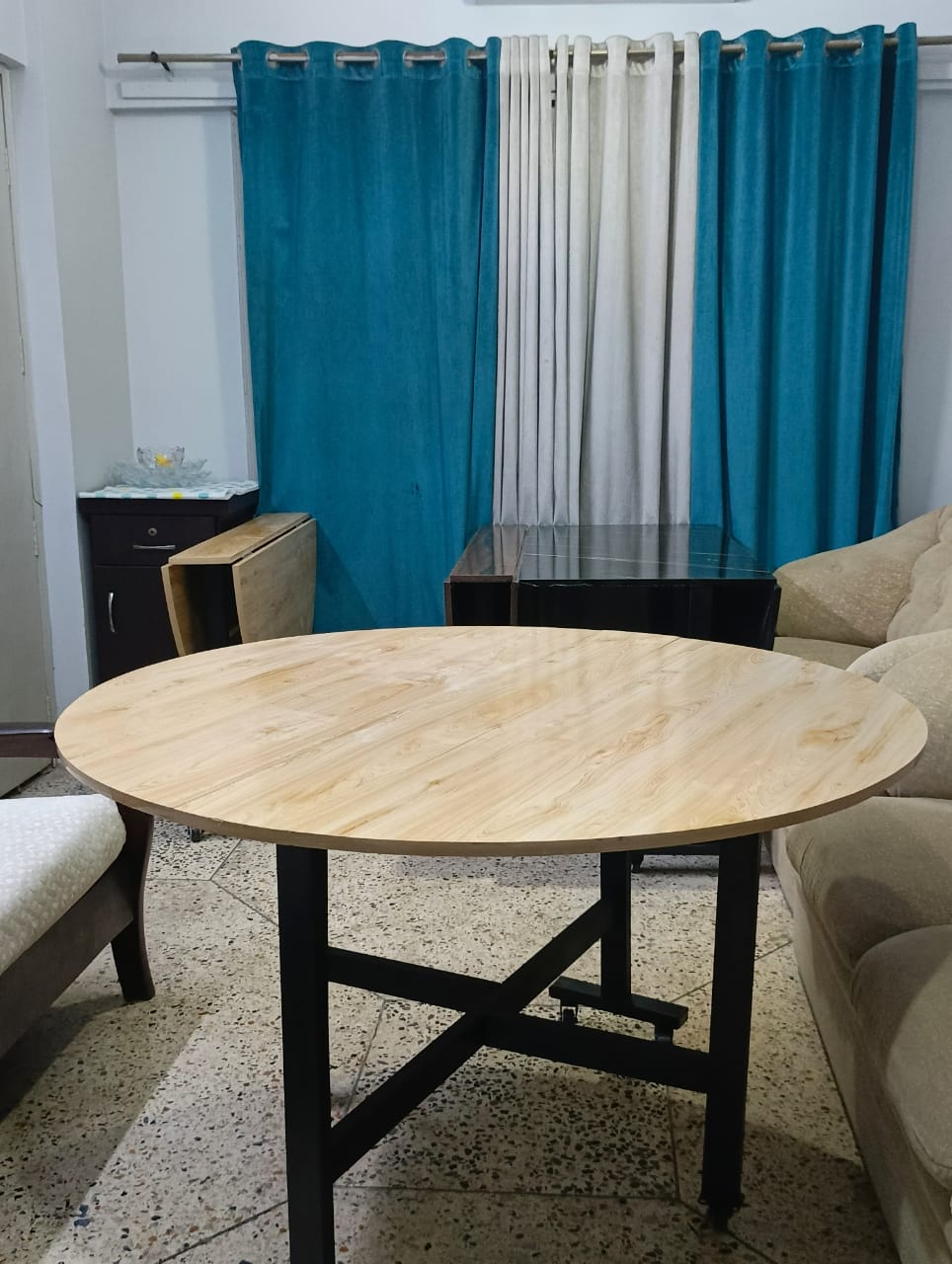 Foldable Round Table