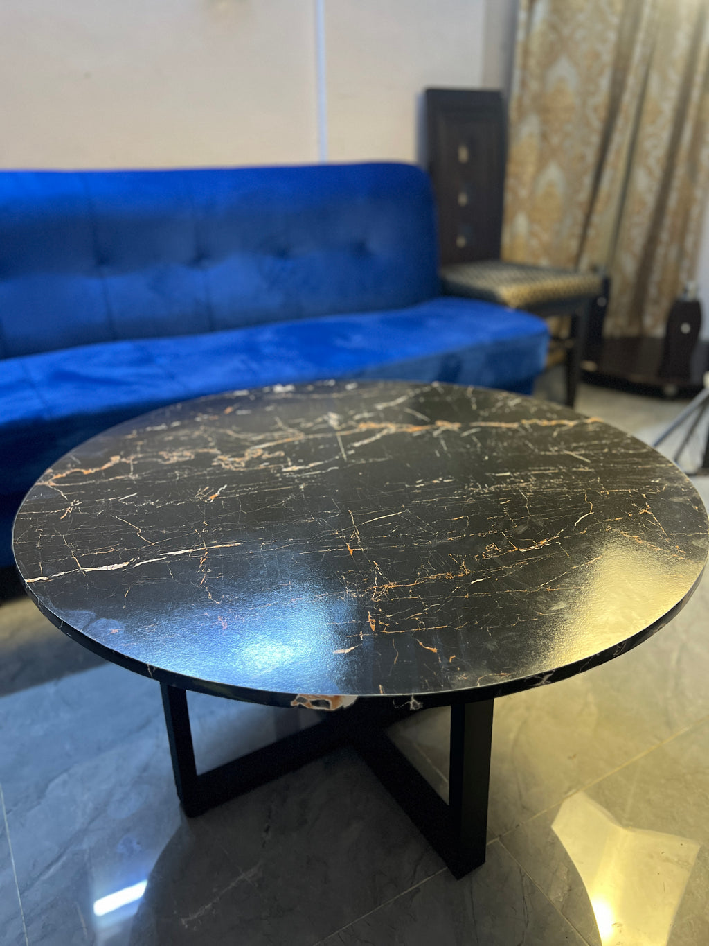Round center table black