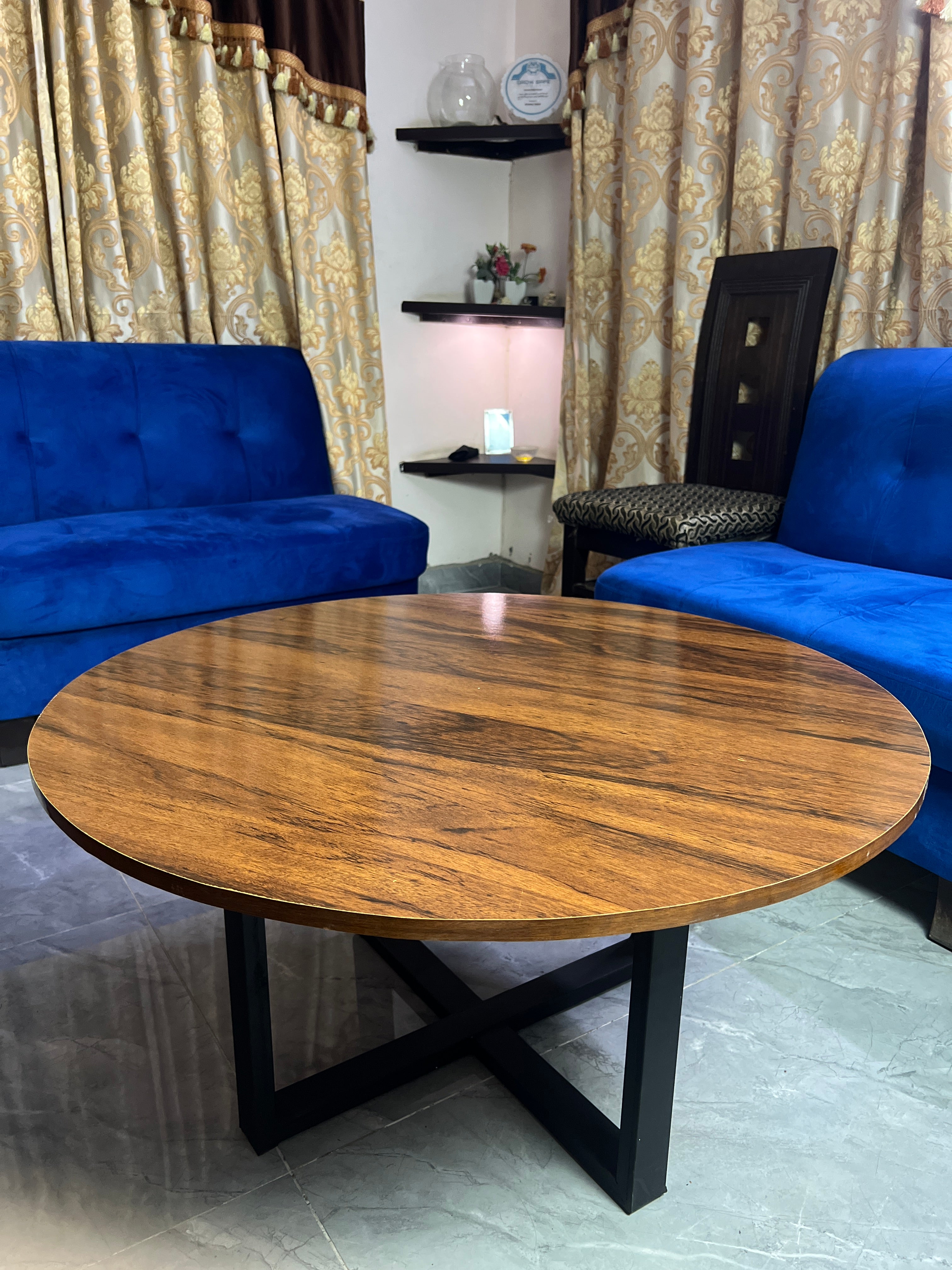 Round center table brown