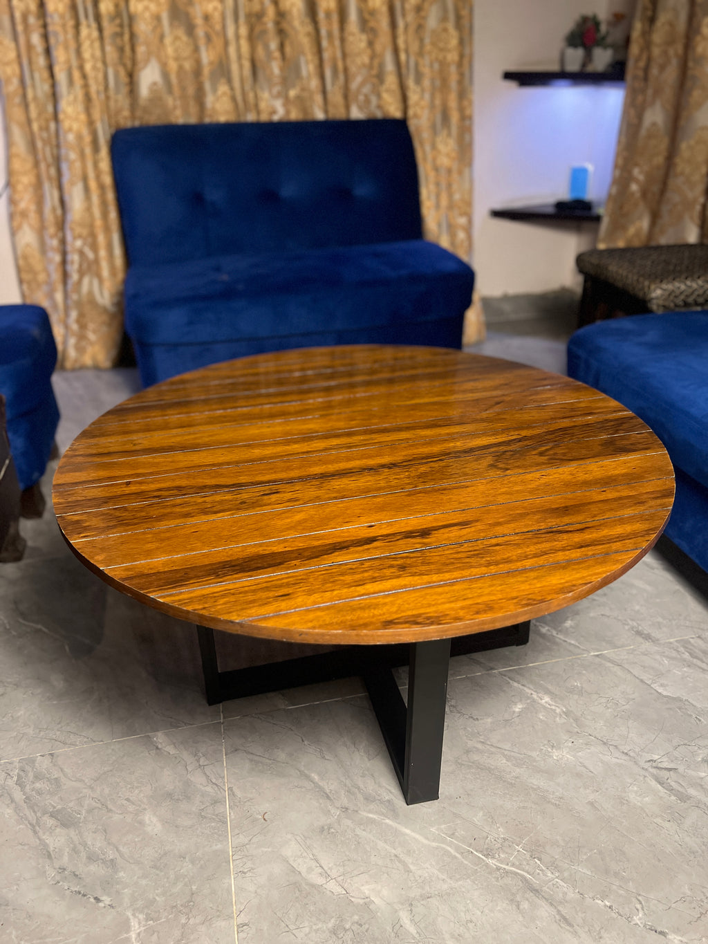 Round center table planked top