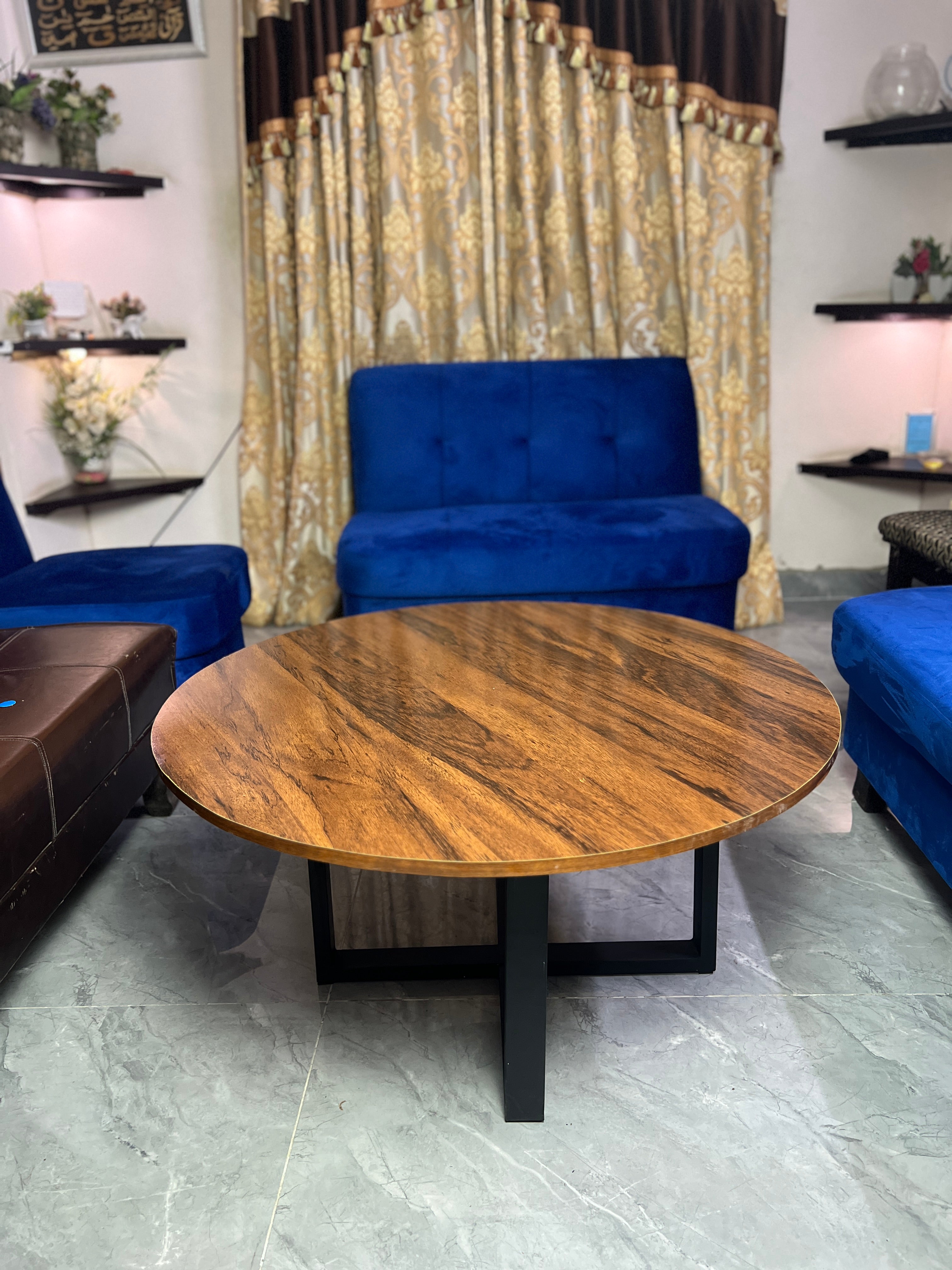 Round center table brown